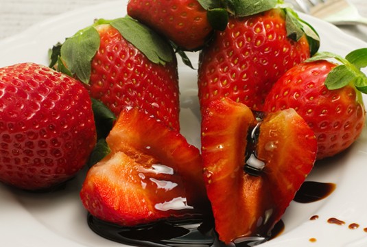 Balsamic strawberries with ice cream featured image